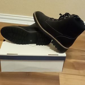 Woman's size 9 st John's bay Durham boots nwt